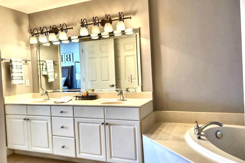 Happy Ours 2200 Sq Ft Corner Beachfront Sleeps 12 Panama City Beach Exteriör bild